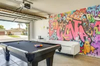 Private Pool & Patio: Pet-Friendly Bakersfield Gem Các khách sạn ở Bakersfield