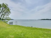Quaint Beverly Townhome Walk to Beach and Downtown! Hotels in Beverly