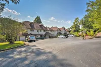 Spacious Rustic Helen Abode ~ 1/2 Mi from Tubing! - 3-Star