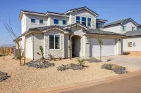 Washington Home w/ Mtn Views, Near Hiking! - parking