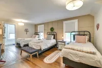 Family-Friendly Glens Falls Home w/ Sun Porch - Bintang 3