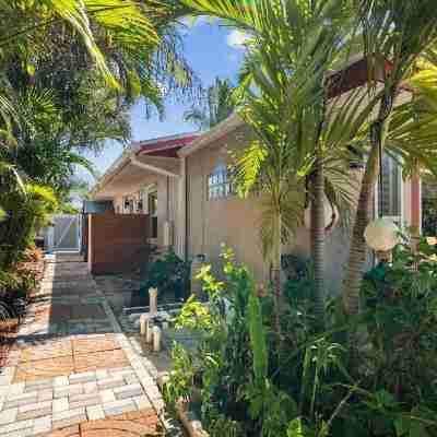 Your own Tropical Oasis with a fabulous pool 1 min from the beach Hotel Exterior
