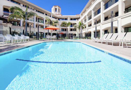 5. 홈우드 스위트 ..