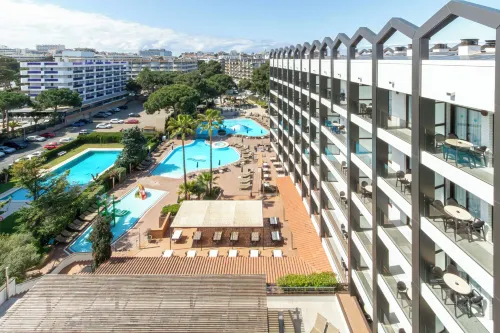 Golden Avenida Family Suites
