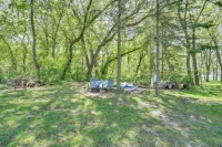 Lakeside Litchfield Home w/ Patio & Gas Grill! - Homestays