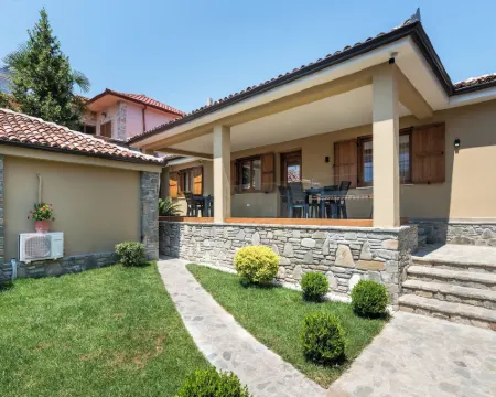 Villa Zoi A Stay to Remember Guesthouse in Elbasan Castle I Via Egnatia I Old Town Hotels in Elbasan