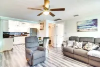 Remodeled Seminole Apt and Yard 3 Mi to Beach!