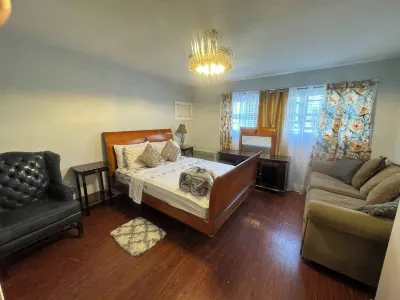 Huge 3 Bedrooms Apt 15 Minutes to NY City Hotels near West New York Parks Department