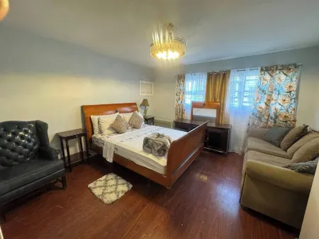 Huge 3 Bedrooms Apt 15 Minutes to NY City Отели в г. Фэрвью