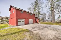 Cozy Castleton Cabin with Fire Pit and Water Access! - Wifi