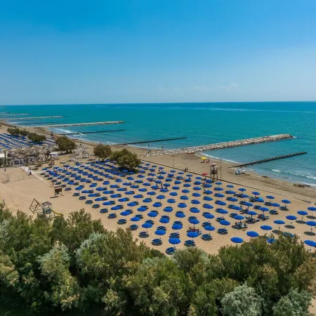Pareus Beach Resort