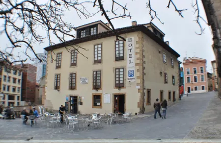 La Casona de Jovellanos Отели рядом с достопримечательностью «Chalet de Ladislao Menendez»