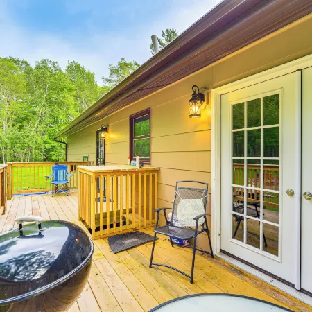 Hayward Home w/ Private Deck, Fire Pit & Kayak!