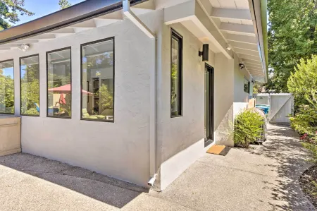 Menlo Park Studio ~ 2 Mi to Stanford University Отели рядом с достопримечательностью «Мета Хедквотерс»