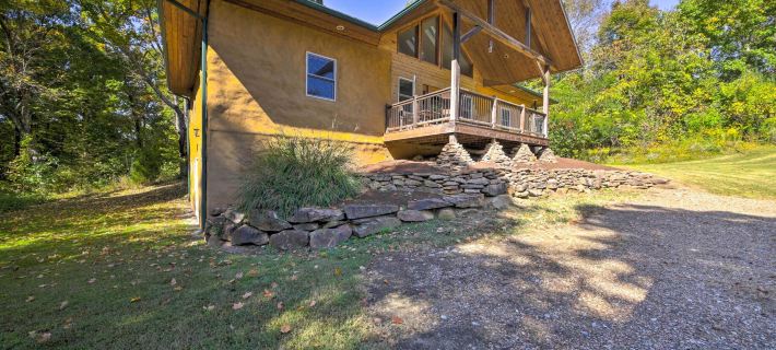 Peaceful Custom Carbondale Home w/ Pool, Near Siu! Отели в г. Джексон