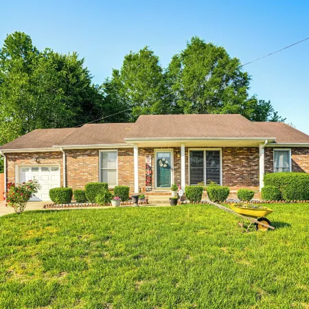 Home w/ Hot Tub, Playset & Grills in Clarksville!