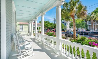 Luxurious Private Suites in Downtown Charleston - Housity