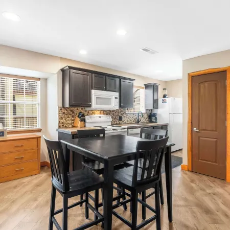 Cozy Timbers Charming Condo for 6 With Resort-style Amenities