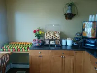 Super 8 by Wyndham Valemount - breakfast