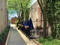 Lakeview Escape with Inground Pool and Gym - Charming Nostalgic Retreat