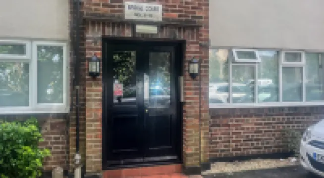 近泰晤士河的梅登黑德現代一卧室公寓