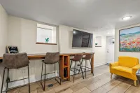 Private Jersey City Retreat w/ Backyard Bonfire & Grill · 20mins to NYC