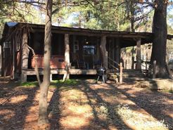 Cici's one bedroom cabin at Bluegill Lake Cabins
