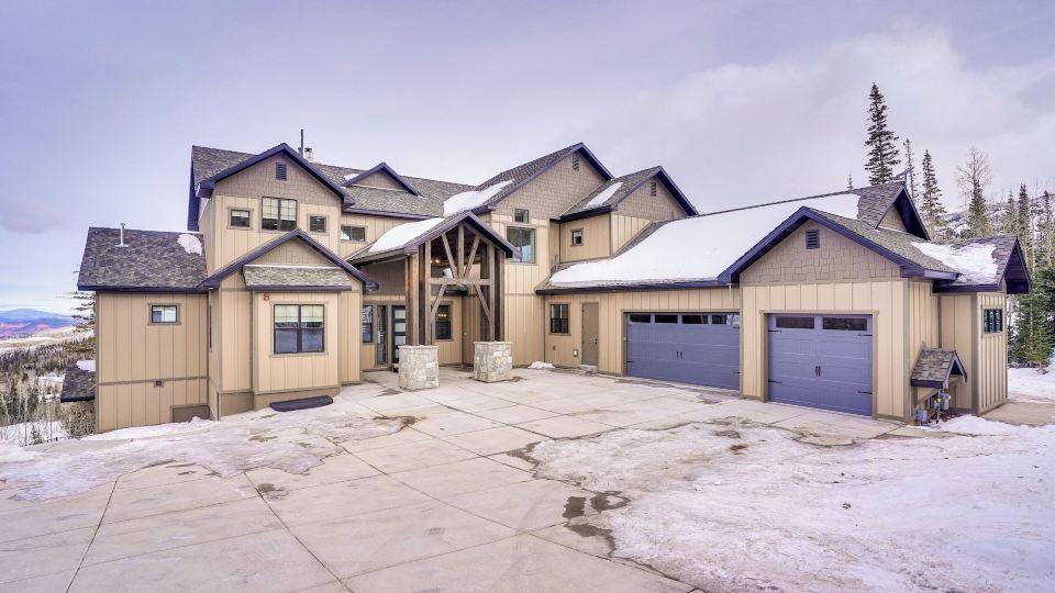 Spacious Utah Escape w/ Balcony & Mountain Views!