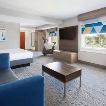 Holiday Inn Express & Suites WILLIAMSBURG by IHG