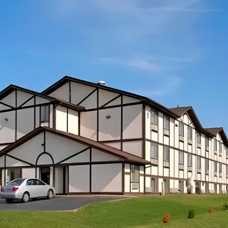 Super 8 by Wyndham Springfield North I-44