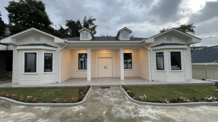 M VILLA PARAPAT Отели рядом с достопримечательностью «Pantai Bebas Parapat Danau Toba»