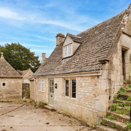 Courtside Cottage