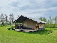 Waterfront Glamping Escape Ξενοδοχεία στην πόλη Smallingerland