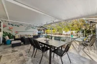 Heated Saltwater Pool and Gourmet Kitchen - Stylish Spacious Retreat