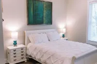 Blue Nest: Your Modern Downtown Perch - Downtown BG