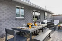 Indianola Oasis Private Pool, Outdoor Living & Old Town Access