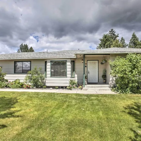Sunny Home w/ Patio < 10 Mi to Lake Coeur d'Alene