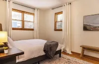 A Cozy Updated 3 Bedroom Home! Hotels in Fergus Falls