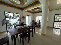 Becca's Vacation House Hotels in Tabuelan
