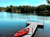 Modern & Cozy Lakefront Cabin: Rustic Charm and Serene views Hotels in Barnstead