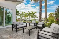 Luxury Waterfront Home w/ Pool, Hot Tub & Dock Near Las Olas Gulfstream