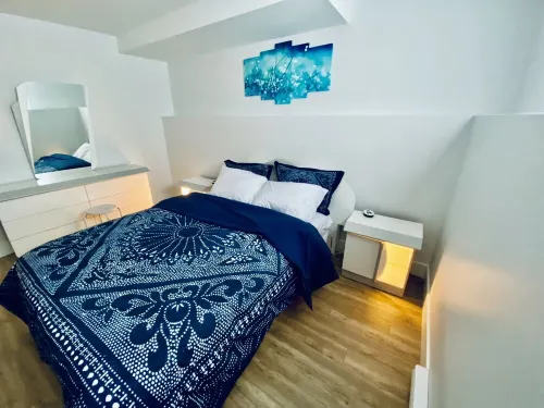 Awesome suite in Riverview. Few minutes walk to Mill Creek Trail Park!