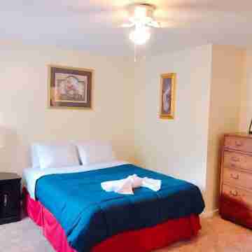 Beautiful Apartment in Historic Downtown Location Rooms