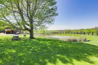 Dry Ridge Farmhouse w/ Hot Tub + Game Room! - 3-Star
