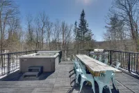 Wilmington Chalet w/ Hot Tub < 8 Mi to Mount Snow! - Wifi