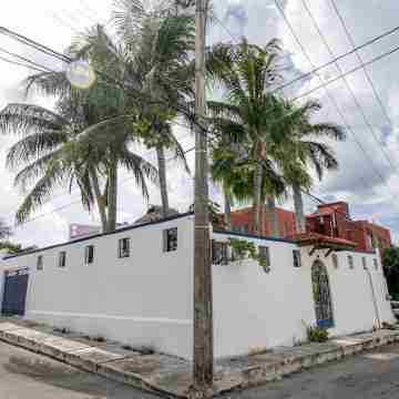 Private Resort with Amazing Pool and Gardens Hotel Exterior