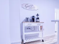 Come visit The Sunflower House! 4 bedrooms 2 baths in Ashtabula Harbor with WIFI Hotels in Ashtabula