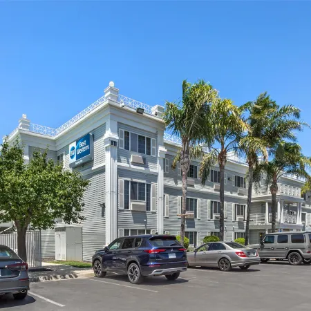 Best Western Luxury Inn