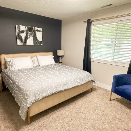 Luxury 4 Bed & 2 Bath Family-sized Home Minutes from Downtown & UNL
