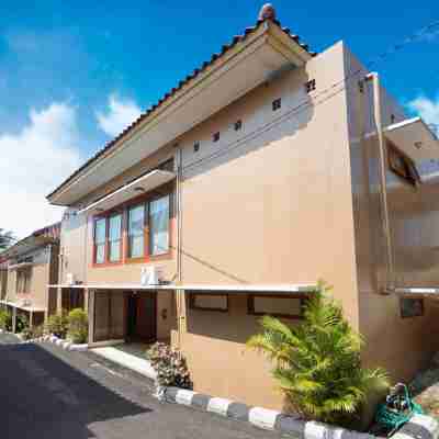 Sutan Raja Villa Kuningan Hotel Exterior